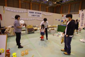 第4回地域クラブフェア　芸術鑑賞親子体験活動　上越おやこ劇場のブース写真