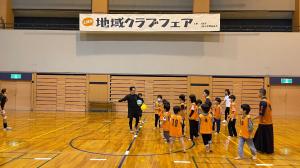 第4回地域クラブフェア　M・J SPORTによるドッジボール体験の様子（写真）