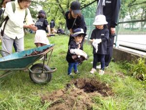 堆肥入れ（写真）