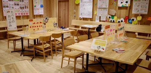 たべものおりがみコーナーの様子（写真）