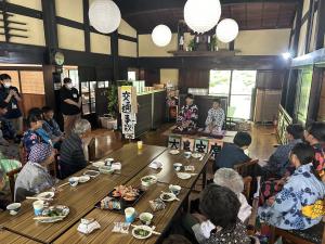 飯田邸お茶のみ場の様子（写真）