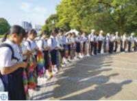 広島平和記念式典に派遣された中学生（写真）