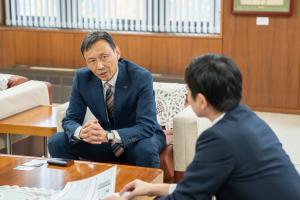 2024年度エコドライブ活動コンクールにおいて国土交通大臣賞を受賞した上越運送株式会社による受賞報告の写真