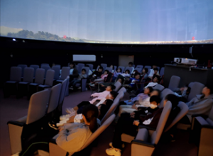 プラネタリウム学習の様子（写真）