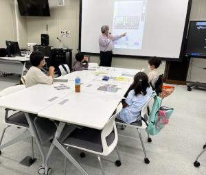 プログラミングについて学びます（写真）