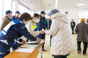 安定ヨウ素剤緊急配布訓練（安定ヨウ素剤配布）（写真）