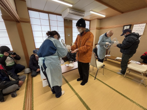 避難退域時検査・簡易除染体験（写真）
