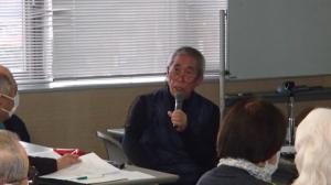 参加者からの質問に答える講師（写真）