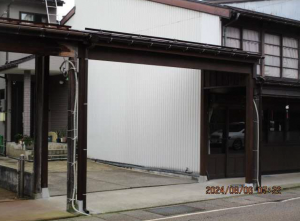 建て替えられた雁木（写真）