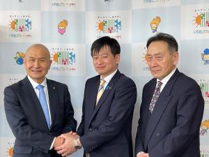 国宝「太刀　無銘一文字（山鳥毛）」借用に向けた瀬戸内市長との面会の写真