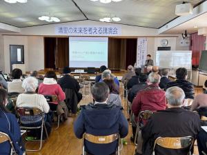 講演会にいらしている方々（会場の様子、写真）