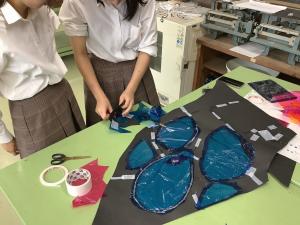 影絵を制作中の様子（写真）