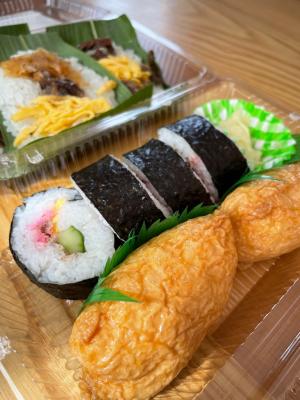 大好評だった巻き寿司（写真）