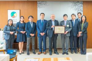 IT教育の推進に取り組む株式会社テラスカイへの感謝状贈呈の写真