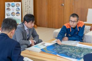 岩手県大船渡市の林野火災における緊急消防援助隊新潟県大隊の活動終了に伴う報告の写真