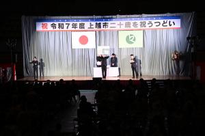 お楽しみ抽選会ステージの様子（写真）