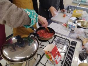炒りエビの調理（写真）