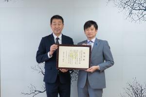 企業版ふるさと納税による寄附に対する阪神金属工業株式会社への感謝状贈呈の写真