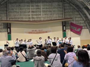 上教大吹奏楽団の演奏（写真）