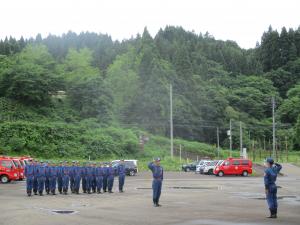 人員・姿勢・服装の点検（安塚分団）（写真）