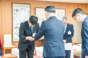 申入れの様子（写真）