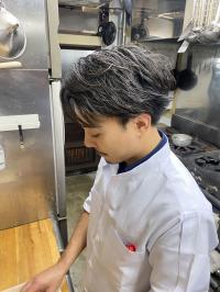 地産地消推進の店マイスター　秀澤 康太さん（写真）