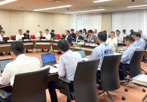 第1回本部会議の様子（写真）