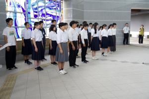 生徒が整列している様子(写真)
