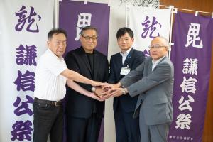 第100回謙信公祭上杉謙信公役松平健さんによる出陣報告の写真