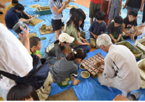 いろいろな模様を学びます（写真）