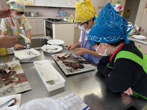 海の魚調理体験（写真）
