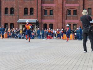 全国女性消防操法大会　操法開始（写真）