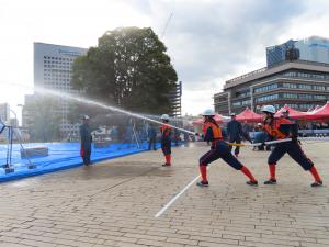 全国女性消防操法大会　放水の様子（写真）
