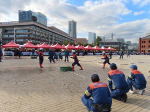 全国女性消防操法大会　放水終了時の様子（写真）