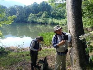 動物調査の様子（写真）