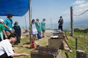 キャンプを楽しむ少年団（写真）
