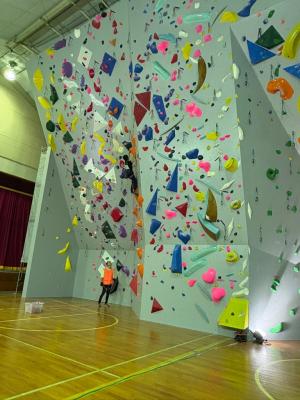 クライミングの様子（写真）