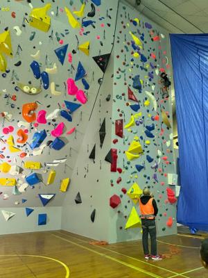 クライミングの様子②（写真）