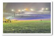 ライトアップされたゲレンデ（写真）