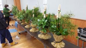 完成した門松が並ぶ（写真）