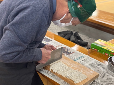 蕎麦打ちの様子(写真)
