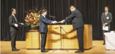 辞令交付式の様子（写真）