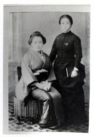 瀬尾院長夫人と大関和（右）