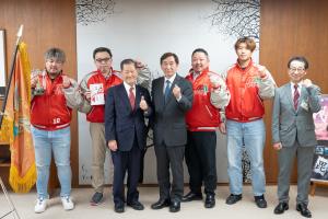 三井企画野球倶楽部による「第73回全国青年大会(軟式野球)」での優勝報告の写真