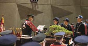 リージョンプラザ上越で行われた出初式式典の様子（写真）