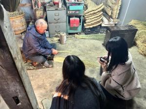 牧区でのヒアリングの様子（写真）