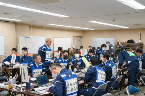 対策本部室の様子(写真)