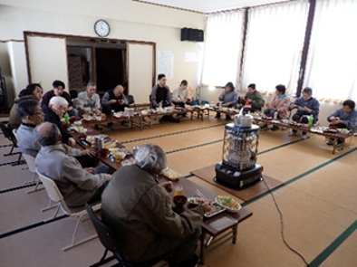 谷集落でのそば会の様子(写真)