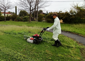 みらい自治会　草刈機（写真）