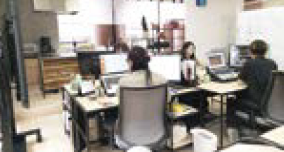 市内のサテライトオフィス（写真）